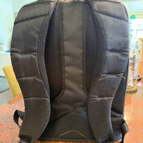 Nikon D5100 DSLR Camera Kit - Picture 13 of 16